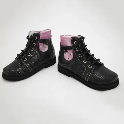 Crne ortopedske cipele za devojčice sa zmijskom kožom i roze šljokicama