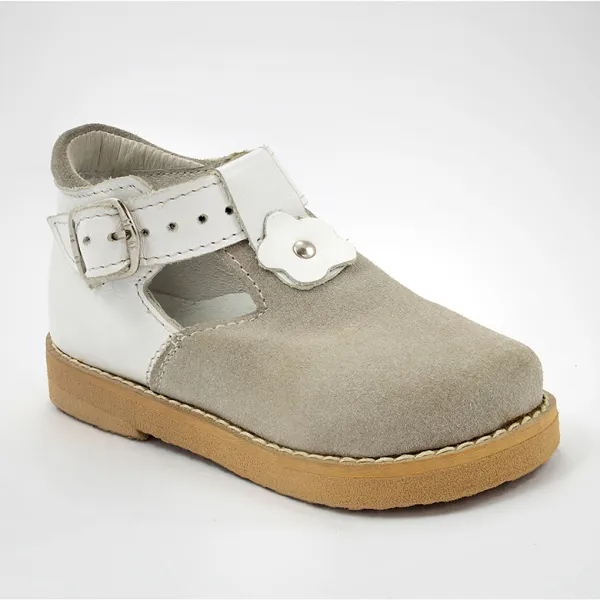 Ortopedske cipele za devojčice - Prevrnuta koža u beloj i zelenoj boji sa cvetićem Ortopedske cipele za devojčice u beloj i zelenoj boji sa prevrnutom kožom i belim cvetićem