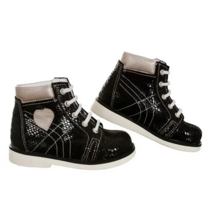 Ortopedske cipele za devojčice sa sjajnom crnom zmijskom kožom i belim pertlama
