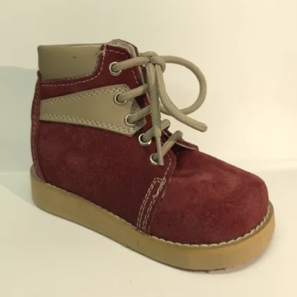 Crvene ortopedske cipele za devojčice sa bež detaljima, pertlama i bež đonom