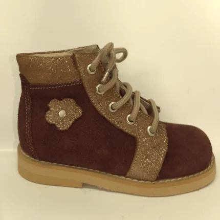 Ortopedske cipele za devojčice sa crvenom prevrnutom kožom i šljokičavim detaljima, bež pertlama