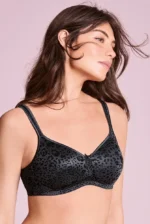 Žena nosi protezni grudnjak Tonya Art 4761X – leopard print, prednji pogled