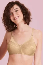 Žena nosi bež protezni grudnjak Livia 5398X, prednji pogled