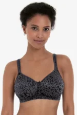 Žena nosi protezni grudnjak Tonya Art 4761X – leopard print, prednji pogled