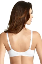 Žena nosi beli protezni grudnjak Allie 5301X otpozadi